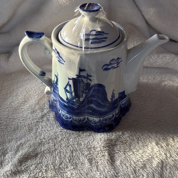 Andrea by Sadek Blue & White Clipper Ship Teapot - Picture 4 of 6